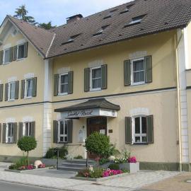Hotel Rauch, hotel di Ettringen