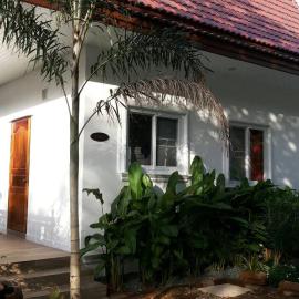 Hibiscus Cottage โรงแรมในBan Dan Kao