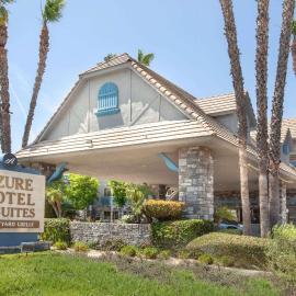 Azure Hotel&Suites Ontario Trademark Collection by Wyndham, hotell i Ontario
