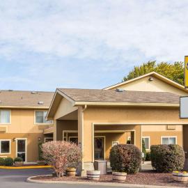 Super 8 by Wyndham LaGrande: La Grande şehrinde bir otel
