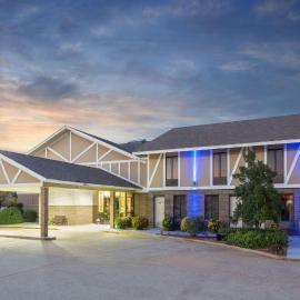 Super 8 by Wyndham Bentonville、ベントンビルのホテル