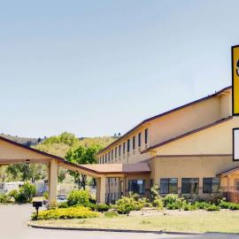 Super 8 by Wyndham Klamath Falls, hotel sa Klamath Falls