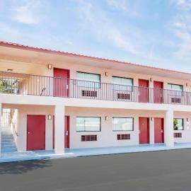 Redfinn Inn, hotell i Fort Pierce