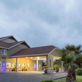 Super 8 by Wyndham Fortuna, hotel v destinácii Fortuna