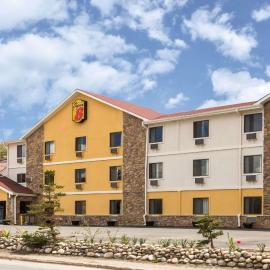 Super 8 by Wyndham Dillon/Breckenridge Area، فندق في ديلون