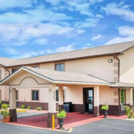 Super 8 by Wyndham Warrensburg, hôtel à Warrensburg