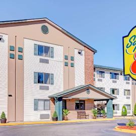 Super 8 by Wyndham Louisville Airport, viešbutis mieste Luisvilis
