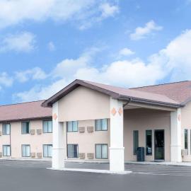Super 8 by Wyndham Huron, khách sạn ở Huron