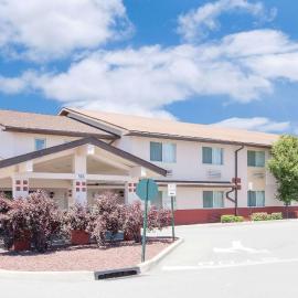Super 8 by Wyndham Middletown, viešbutis mieste Midltaunas