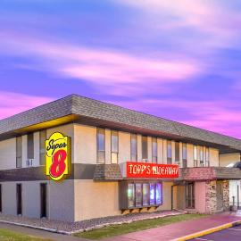 Super 8 by Wyndham Windsor/Madison North, hotel Windsorban