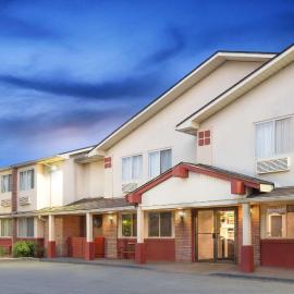 Super 8 by Wyndham Kingston, hotel v destinácii Kingston