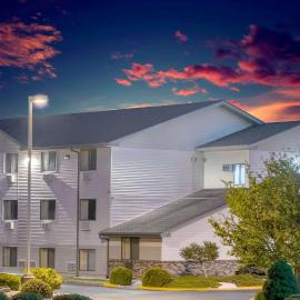 Super 8 by Wyndham Altoona, hotel di Altoona