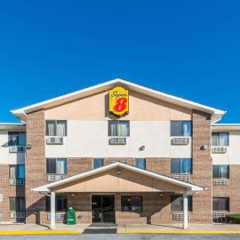 Super 8 by Wyndham Front Royal Near Shenandoah National Park, хотел в Фронт Роял