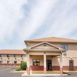 Super 8 by Wyndham Rock Falls Sterling Area, hotel u gradu 'Rock Falls'