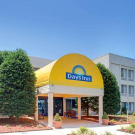 Days Inn by Wyndham Newport News City Center Oyster Point,位于纽波特纽斯的酒店