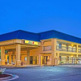Super 8 by Wyndham Norcross/I-85 Atlanta, хотел в Норкрос