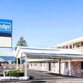 Travelodge by Wyndham La Grande: La Grande şehrinde bir otel