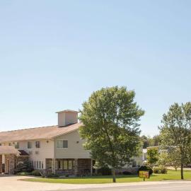 Super 8 by Wyndham Cresco IA, hotel u gradu 'Cresco'