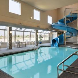 Days Inn by Wyndham Regina Airport West，里賈納的飯店