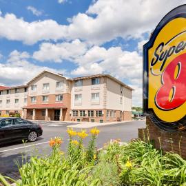 Super 8 by Wyndham Akron S/Green/Uniontown OH, hotel u gradu 'Uniontown'