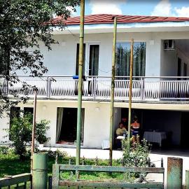 guest house QEDI，Jvari的飯店