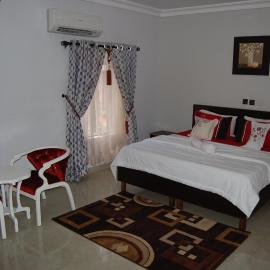 Nue-Crest Hotels & Suites