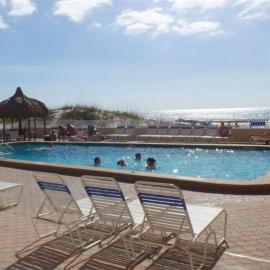 Holiday Villas III #311 just steps from the beach, hotel in Clearwater Beach