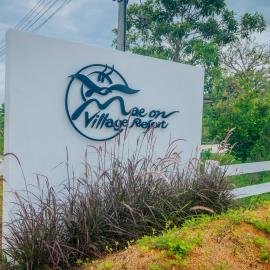 Mae On Village Resort, hotel a Roi Et