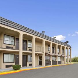 Super 8 by Wyndham Fort Worth TX, hotelli kohteessa Fort Worth