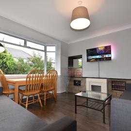 Sighthill 3 Bedrooms with Private Garden、エディンバラのホテル