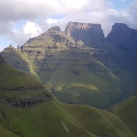 Swallowfield Rondavels, hotel in Champagne Valley