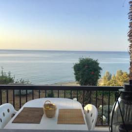 Apartment with stunning sea view, Hotel in Pachyammos