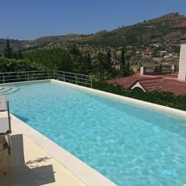 Villa Santulli with private pool, hotel u gradu Laureana Cilento