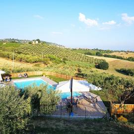 Country House Ciliegia Rossa, hotel em Colonnella