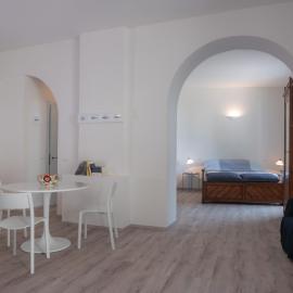 Waterfront Studio, hotell i Monte del Lago