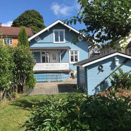 Charming Lakeside House with sauna, hotelli Lillehammerissa