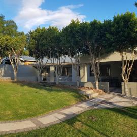Kouwdouw Guest Farm, hotel a George