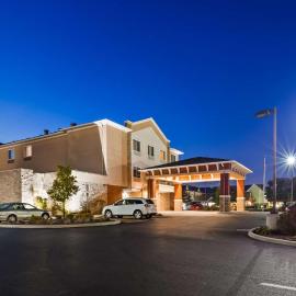 Poland में, होटल Best Western Plus Boardman Inn & Suites