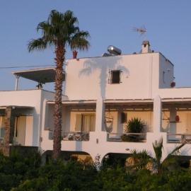 Paros Apartments, готель у місті Парікія