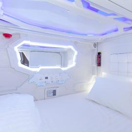 Avagard Capsule Hotel - Suvarnabhumi Airport, hotelli kohteessa Samut Prakan