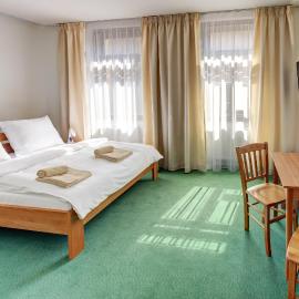 Hradní Bašta: Bečov nad Teplou şehrinde bir otel