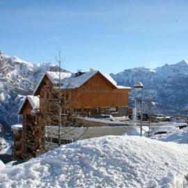 Le Hameau des Ecrins Station 1800, хотел в Пюи-Сен-Венсан