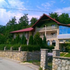 Holiday House Afan, hotel a Hadžići