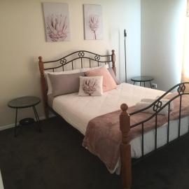 3ree- Spacious & Charming Apartment, hotel din Devonport
