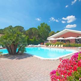 Camping Village Il Gineprino, hotel v mestu Marina di Bibbona