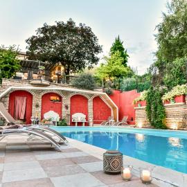Villa Isidoro ampio parco, piscina privata, arte e giochi , natura e fitness