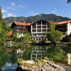 Hotel am Badersee, отель в Грайнау
