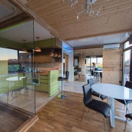 Kopel Haus - Studio - Self acces cod location, хотел в Балотещи