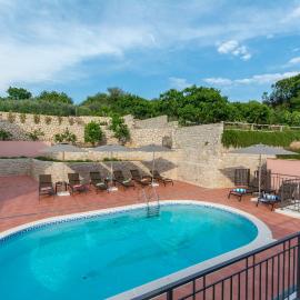 Villa Molunat, hotel Molunatban