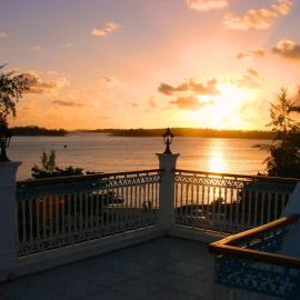 Bella Guesthouse Charming Beachfront Stay